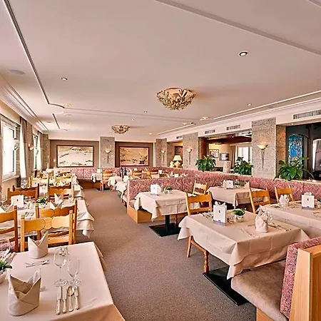 Hotel Enzian Zürs