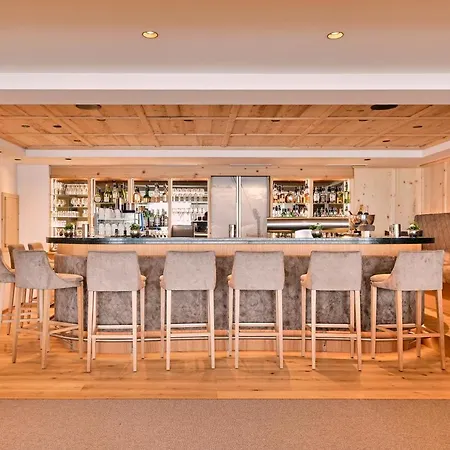 Enzian Hotell 4*